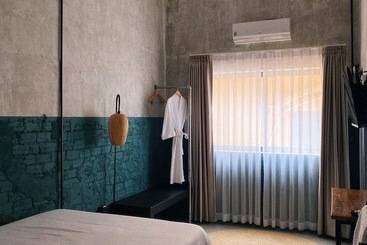 בית מלון כפרי Sundays Cafe &