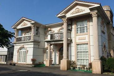 استراحتگاه Beauty Monroe B&b 可包棟 150吋投影 唱歌 夏日玩水 烤肉 電動麻將