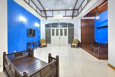 Riverside Hostel Padang