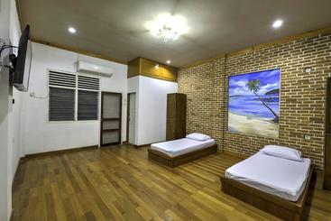 Riverside Hostel Padang