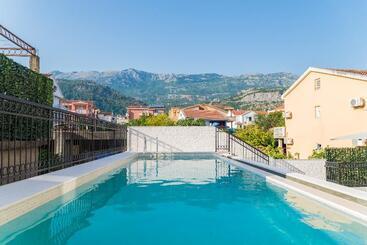 בית מלון כפרי Kadmo By Aycon