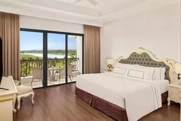Melia Vinpearl Cua Hoi Beach Resort