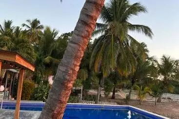 تختخواب و صبحانه Al Mare