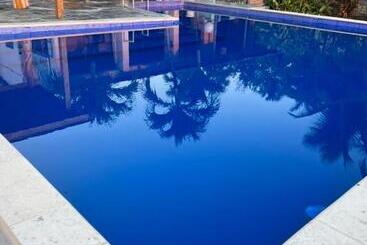 تختخواب و صبحانه Al Mare