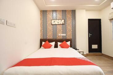 Collection O Hotel Vijay Palace