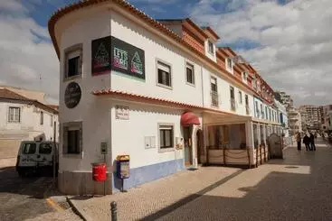 ユースホステル Ericeira Surf Camp