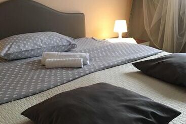 تختخواب و صبحانه My Way