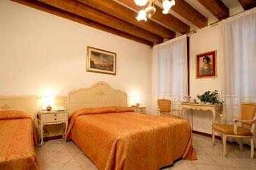 בית מלון כפרי At Leonard