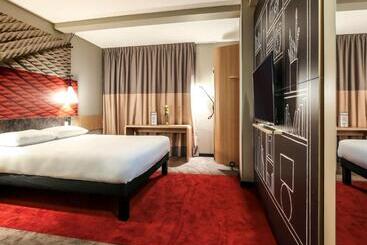 هتل Ibis Niort Est Mendes France