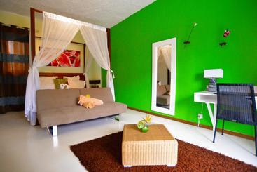 هتل Flowers Of Paradise