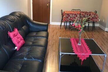 Kashaneh Hostel   25 Greenbriar