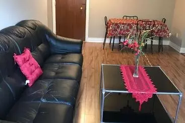 Kashaneh Hostel   25 Greenbriar