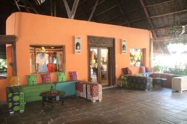 استراحتگاه Blue Bay Village