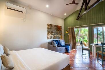 C Roque Beach Resort