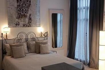 تختخواب و صبحانه Carducci