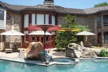 East Hampton Art House Bed And Breakfast
