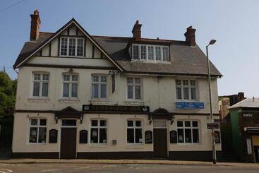 Sandpiper Inn B&b And Pub