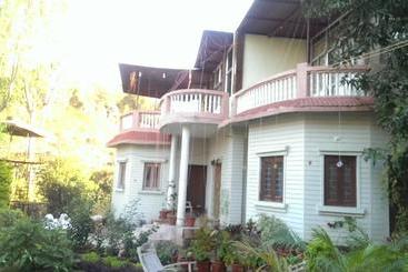 Hotel Green View Honeymoon Cottage