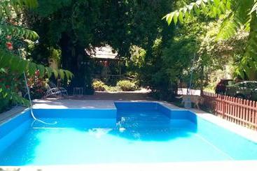 تختخواب و صبحانه Posada Chalet De Bassi