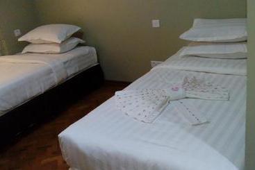 هتل Baobabed Hostel Bagan@ Bagan May