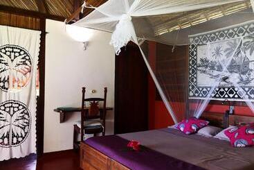 هتل Boraha Village Ecolodge