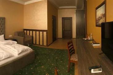 هتل Pivdenna Brama