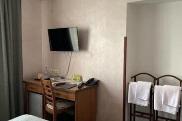 هتل Pivdenna Brama