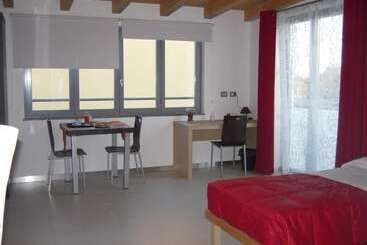 تختخواب و صبحانه Be Home Fiera