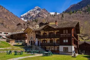 Hotelli Albergo Montagna Di Luce