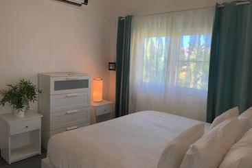 فندق Los Corales Villas & Apartments