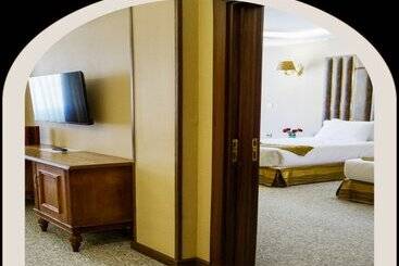 هتل Shiraz Rose Grand