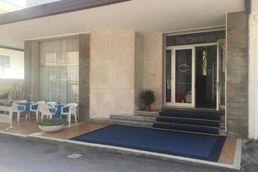 בית מלון כפרי Britannia