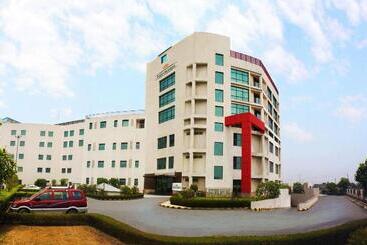 בית מלון כפרי Fairvacanze Inns & Suites