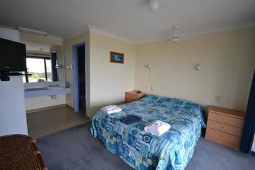 Skenes Creek Lodge Motel And Restaurant