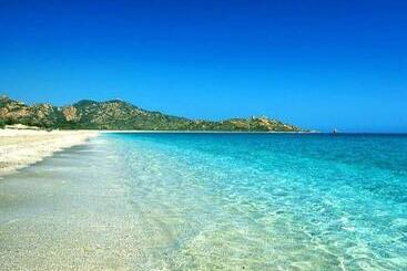 Aamiaismajoitus (B&B) Donna Violante Porto Corallo Affittacamere