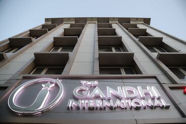 호텔 The Gandhi International