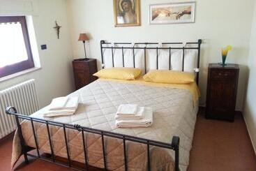 تختخواب و صبحانه Villa Genny