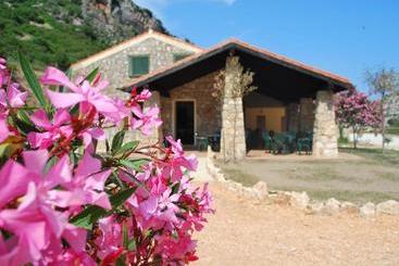 Aamiaismajoitus (B&B) Punto Di Ristoro Uttolo