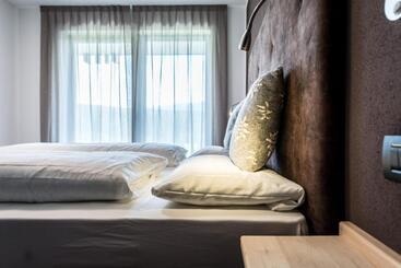 Hotel Chalet Kristall Dolomites Garden Chalet