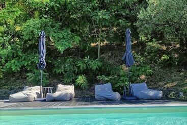 تختخواب و صبحانه Tuffudesu Experience Adults Only