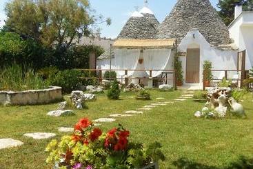 تختخواب و صبحانه Trullicolarossa