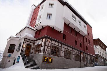 هتل Chamanna Bed & Breakfast