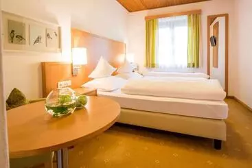 Hotelli Pension An Der Linde
