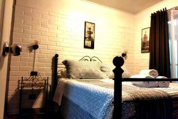 Casa Roble Añejo Bed & Breakfast