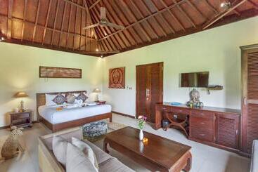 Solo Villas & Retreat