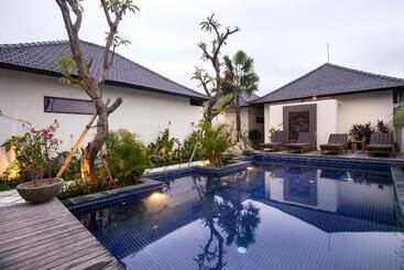 Solo Villas & Retreat