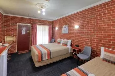 モーテル Elms Motor Inn