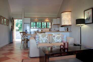 Dom wiejski Montmartre Chalets And Guest House