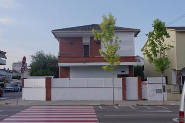 تختخواب و صبحانه El Petit