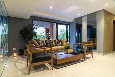 هتل Ploen Place Residence